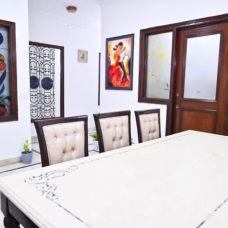 Hotel Wild Rose New Delhi Buitenkant foto