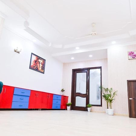 Hotel Wild Rose New Delhi Buitenkant foto