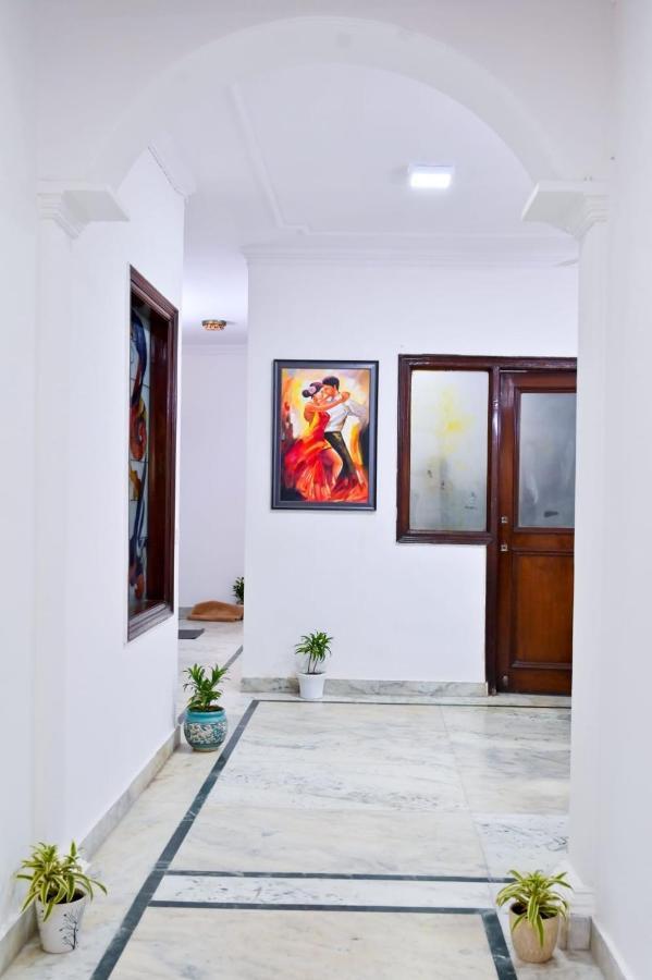 Hotel Wild Rose New Delhi Buitenkant foto