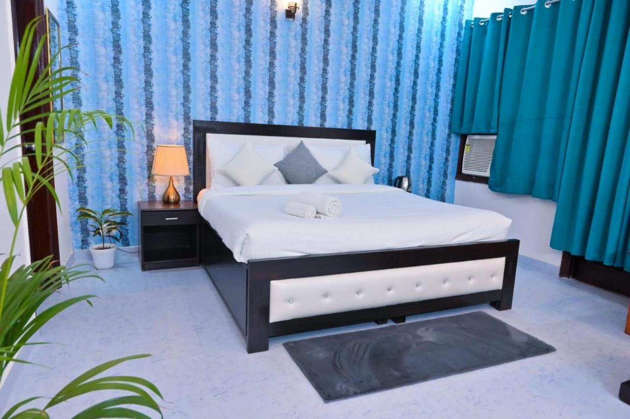 Hotel Wild Rose New Delhi Buitenkant foto